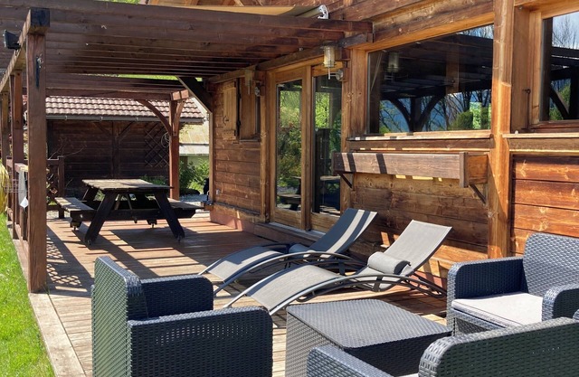 Cosy chalet with breathtaking views at the gateway to the Grand Massif. Hiking, skiing, lakes.