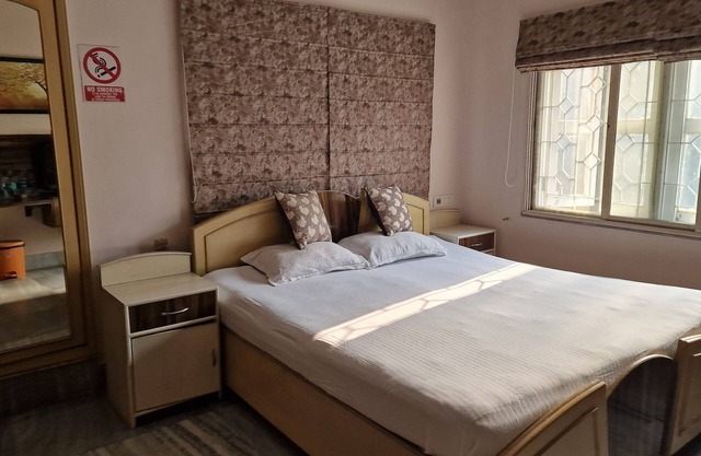 Cosy, Comfortable, safe stay at an affordable rate in Kolkata #2n