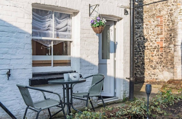 Cosy cottage in Temple Ewell, walk to the local pub and Kearsney Abbey