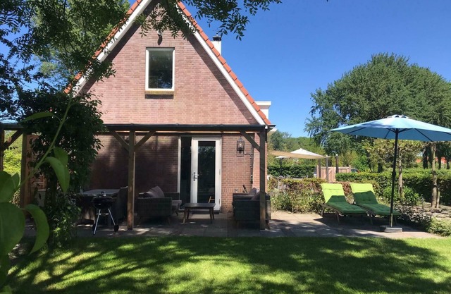 Cosy cottage, quietly located on the outskirts of Veere, close to a small beach