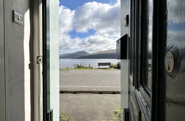 Cosy Cottage Stunning Loch Fyne Views &Wood Burner