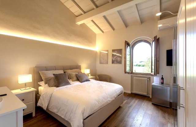 Cosy double room in pretty cottage with WiFi and AC in enchanting Monteaperti