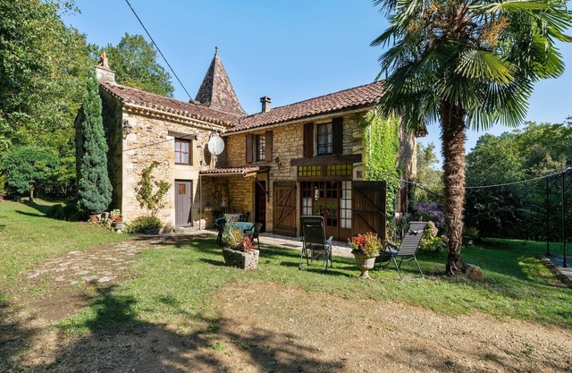 Cosy holiday home with garden