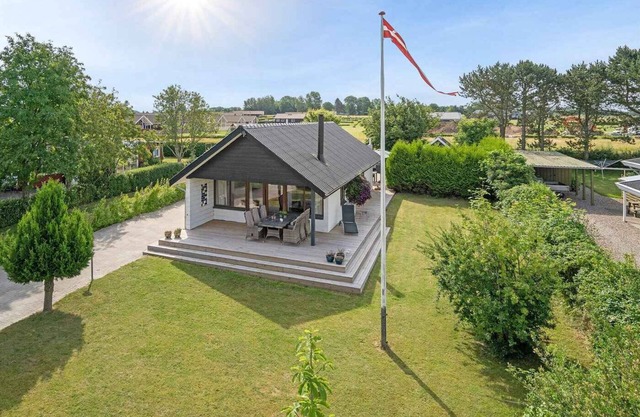 Cosy holiday house near child friendly beach