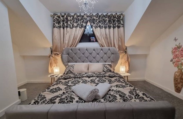 Cosy & Luxury lovely well equipped home + Free Parking + Free Fast WiFi