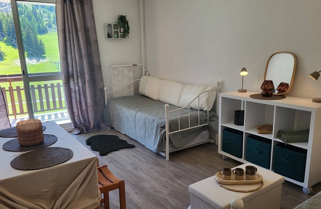 COSY stay at the MONTAGNE-STUDIO for 4 people- at the foot of the resort.