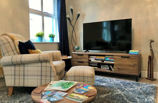 Cosy townhouse in heart of Pembroke. Sleeps 4, pet-friendly!