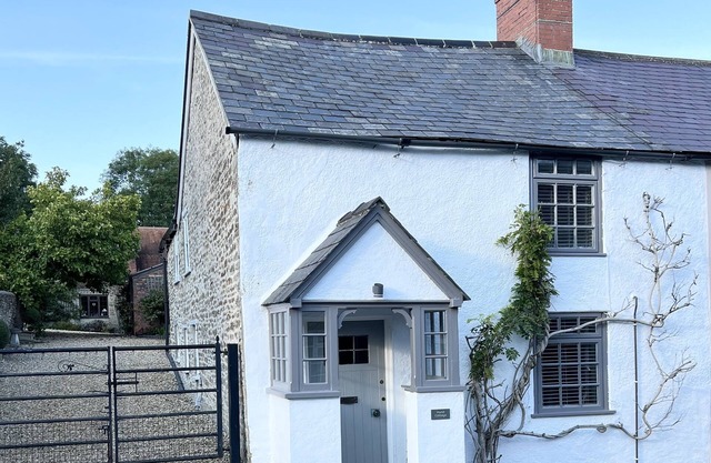 Cosy two bedrooom cottage, set in a Dorset village