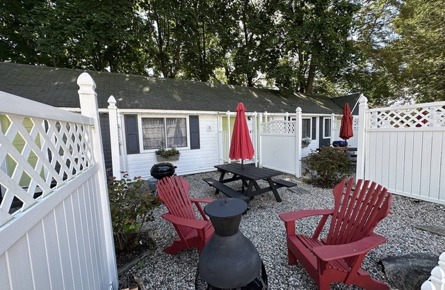 Cottage 3 - Year Round - Pet Friendly - 1 Bedroom/1 Bath
