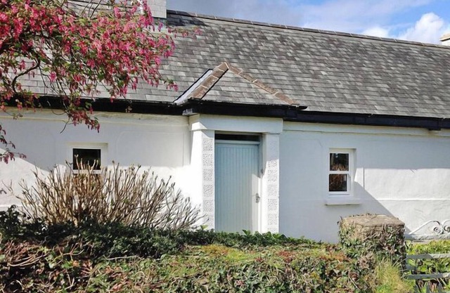 Cottage, Castlelough
