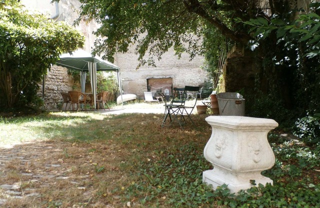 cottage in a town house in the centre of Gray