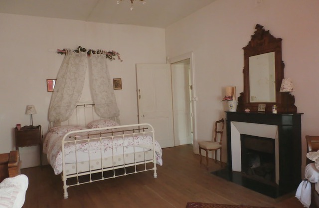 cottage in a town house in the centre of Gray