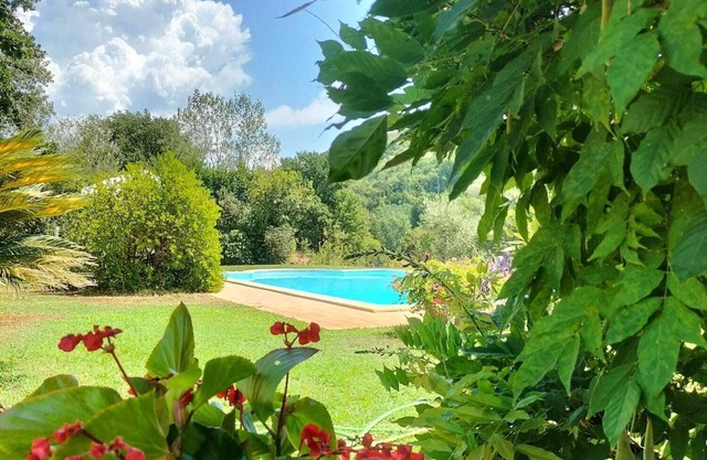 Cottage + private pool on Lazio/Umbria border, WiFi, huge garden, stunning views