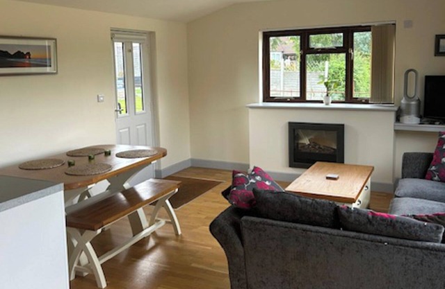Cottage Retreat- Sleeps 4, Garden,