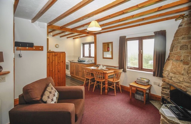 Cottage sleeping 3 with views of lake