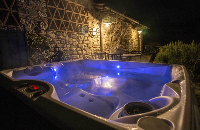 Country house with Jacuzzi on the Chianti vineyards, near Florence
