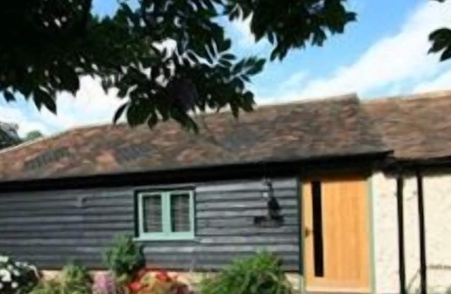 Country Cottage Private Terrace Garden Quiet Location Free Wifi Bus Stop 50yds