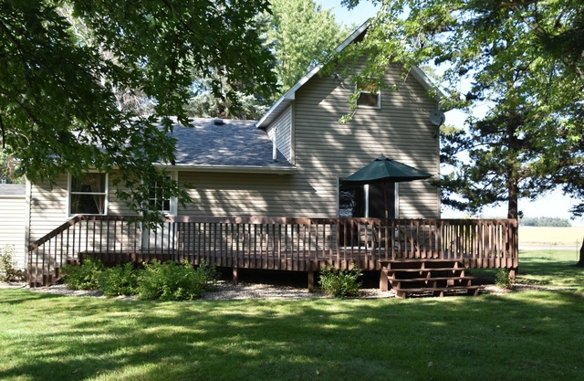Country home near Loon Lake Golf Course, Jackson County Parks and Spirit Lake,IA