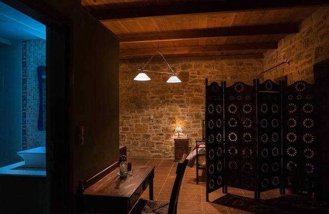 Country House 'Akros Oreon Apartment Voliares' with Mountain View, Private Terrace and Wi-Fi