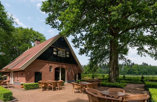 Country house in nature with private bathroom in each room
