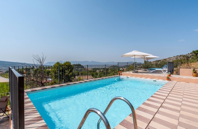 Country House 'Sol' with Mountain View, Shared Pool and Wi-Fi