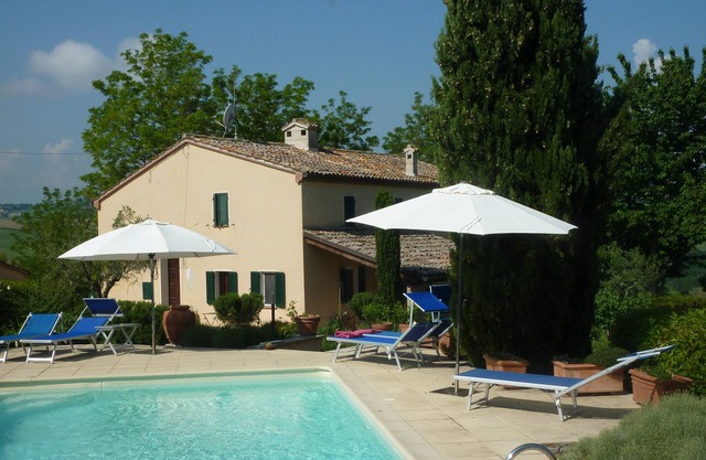 Country house with private pool, breathtaking view, child-friendly, 30m to beach