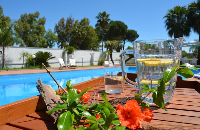 Country villa with private pool,tennis court five minutes from the sea