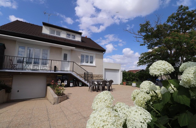 Countryside and close to Disney, La Vallée Village, and Paris.