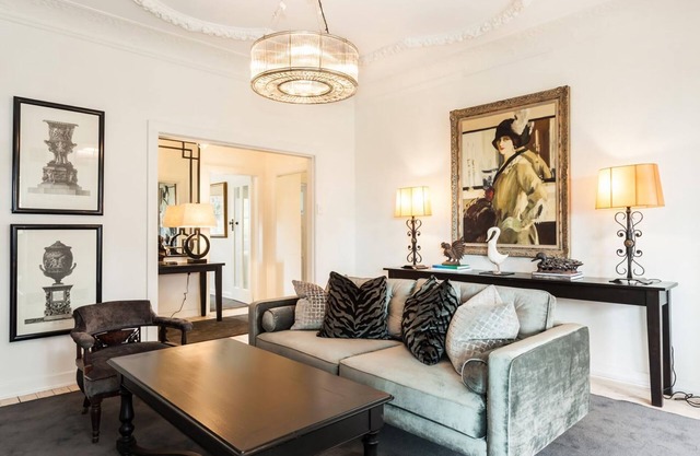 Courallie is a Gorgeous Apartment with Harbour Glimpses