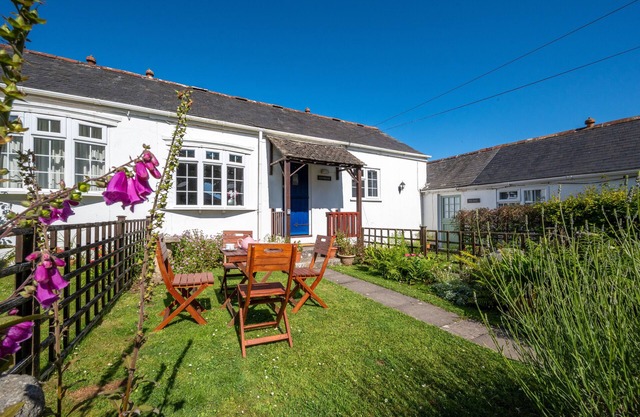 Coverack Cottage - Two Bedroom House, Sleeps 4