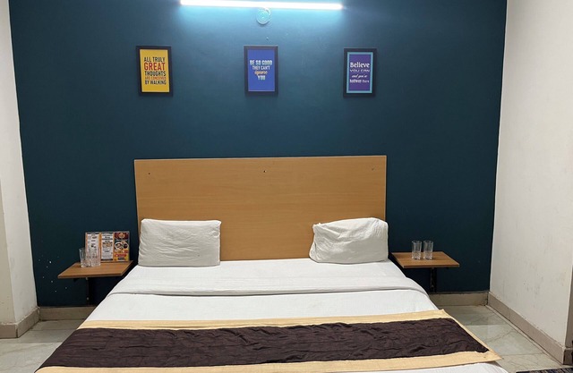 Cozy 1-bedroom apartment in fantastic Faridabad with WiFi, AC and work tabel