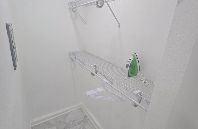 Cozy 1-bedroom apartment in vibrant Las Vegas with WiFi, AC