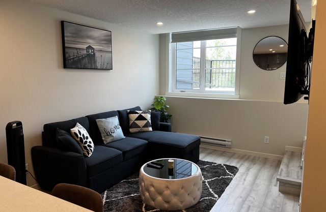 Cozy 1 bedroom apartment in Rockland Park NW Calgary