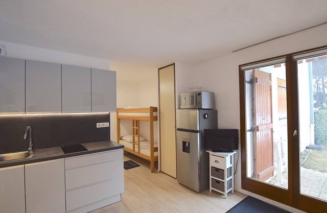 Cozy 1-Bedroom Apt in Bernex - Ski-In/Ski-Out, WiFi, Pet-Friendly, Near Evian & Lake Geneva