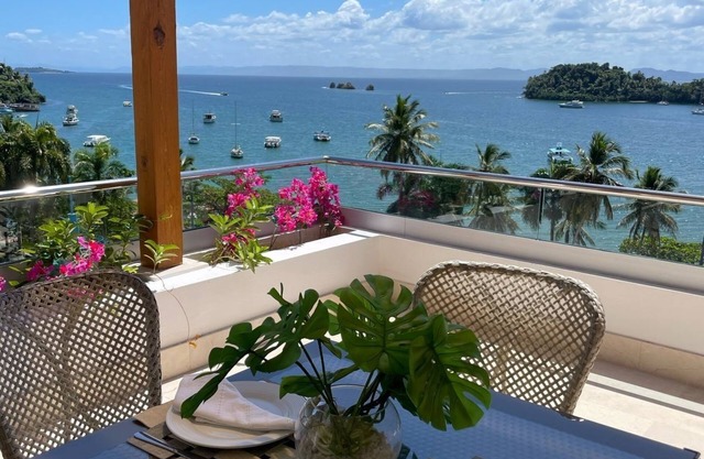 Cozy 1-bedroom condo in Samana w/AC, WiFi, fitness room, pool and amazing view.