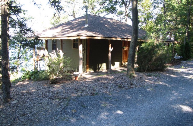 Cozy 1 Bedroom Cottage