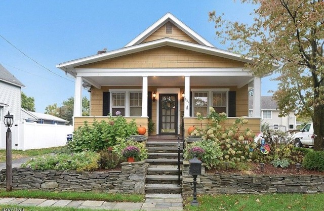 Cozy 1 BR and Bathroom Share in 3BR House In Westwood- Female Only