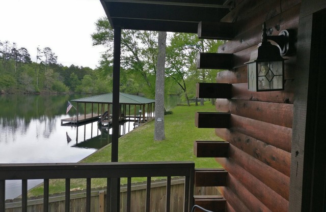 COZY #1 WATERFRONT LOG CABIN - COZY ACRES LODGE