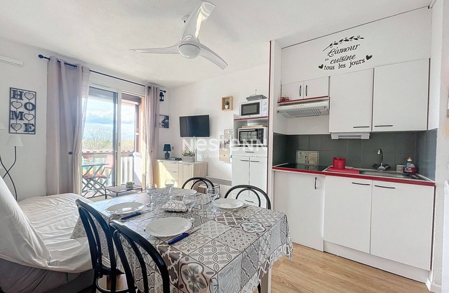 Cozy 1BR with parking 500m from the beach