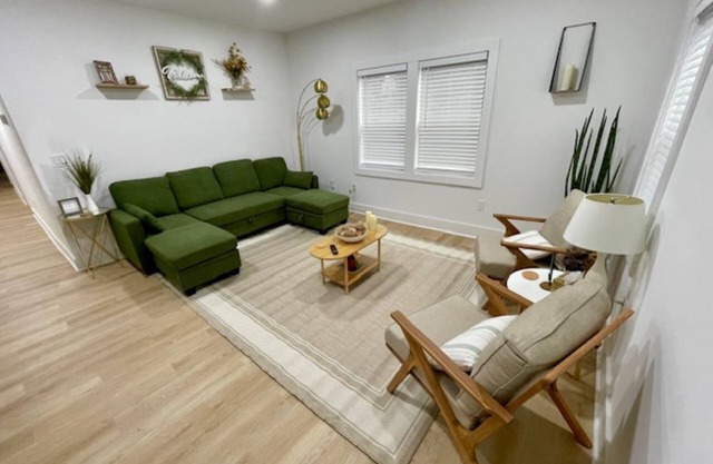 Cozy 2/1 Duplex 10 minutes from ATL Airport- Unit B