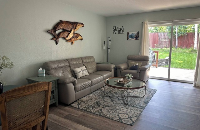 Cozy 2-bedroom apartment in enchanting Anchorage with WiFi