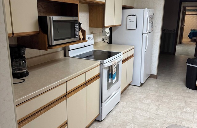 Cozy 2-bedroom apartment in peaceful Redfield with WiFi