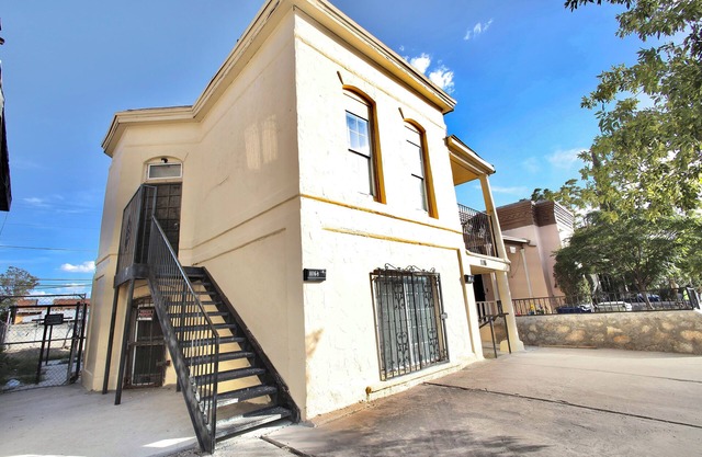 Cozy 2-bedroom apartment with WiFi, AC in superb El Paso entire unit