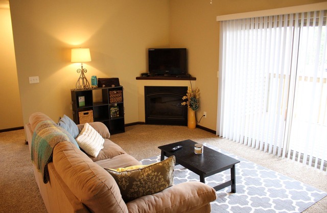 Cozy 2-bedroom condo in Waterloo south side with AC, WiFi & cable TV