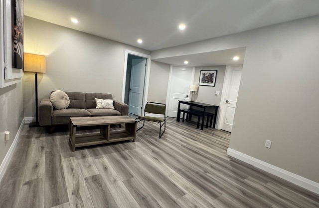 Cozy 2 bedroom guest suite in Lasalle