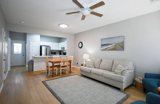 Cozy 2-bedroom townhome in charming Lexington with WiFi, AC