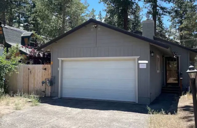 Cozy 2-bedroom house in South Lake Tahoe, walking distance to the lake.