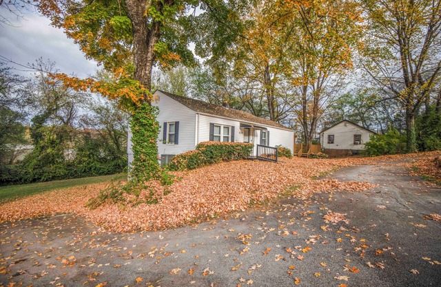 Cozy 2BR/1BA near Knoxville – ideal for relaxation and exploring the Smokies!