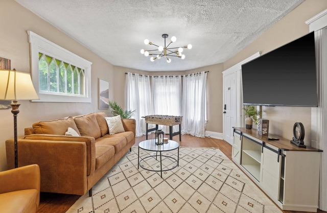 Cozy 2BR Near Destiny USA, Syracuse Uni,Zoo & Downtown