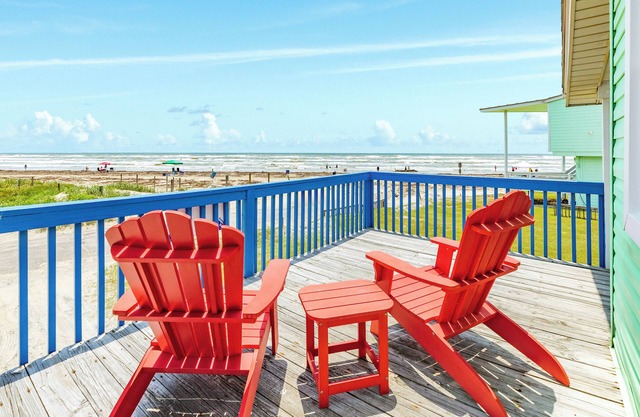 Cozy 2nd Row Home, Dog Friendly, Great Gulf Views, Easy Beach Access